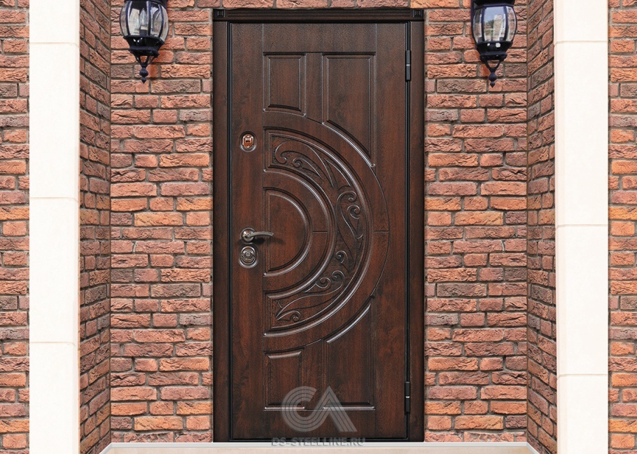 Металлическая дверь Луна для квартиры, вид в интерьере