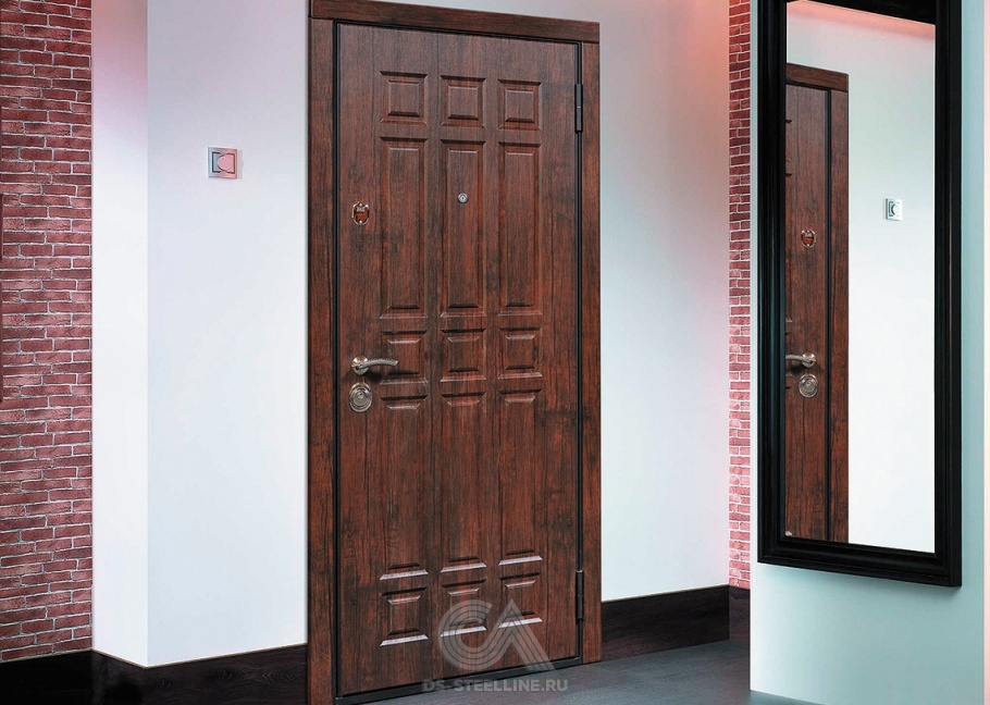 Металлическая дверь Базилика для квартиры, вид в интерьере
